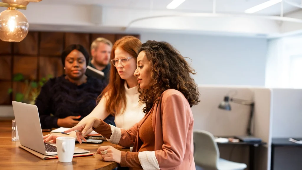 ව්යාපාරිකයෙකු වන ඔබට බාහිර පාර්ශව වලින් උපකාර අවශ්ය ඇයි?